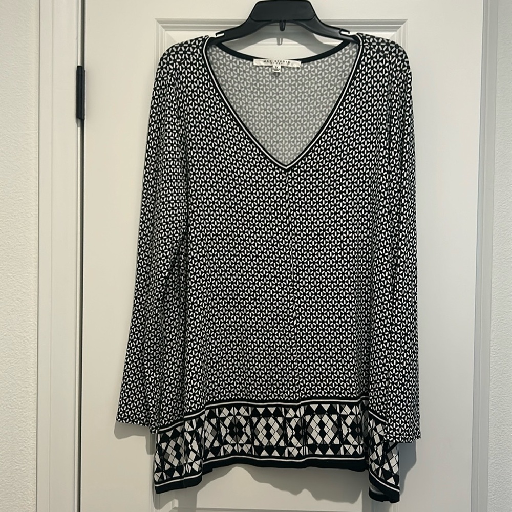 Max Studio Women’s V neck print blouse